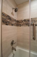 Hall-Bathroom-tub_shower-detail